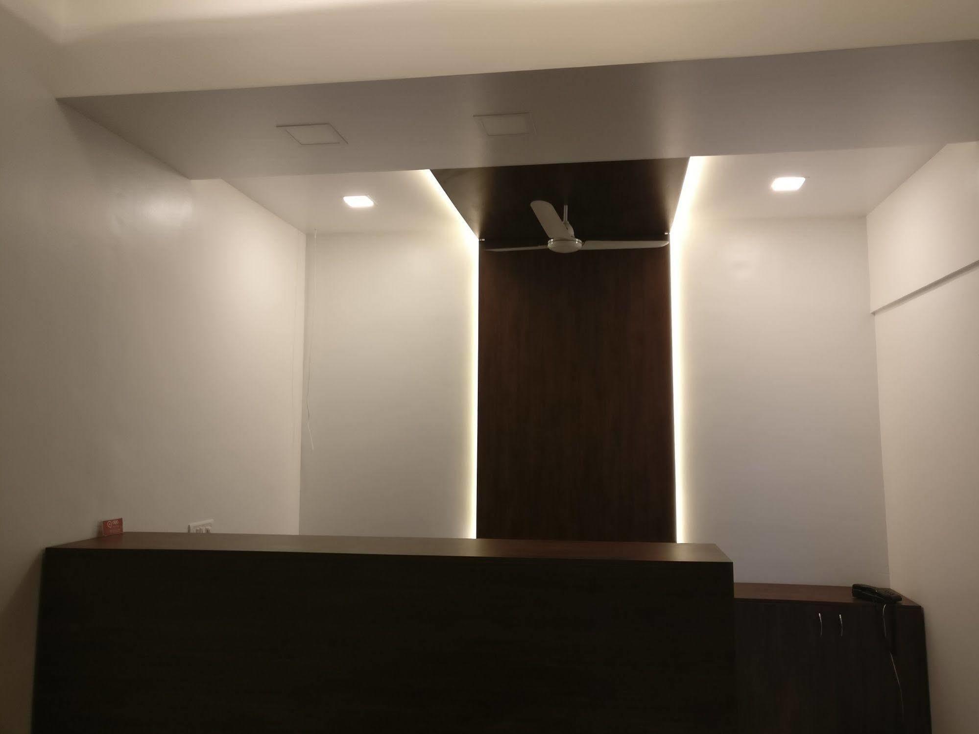 Oyo 1065 Hotel Hmr Royal Inn ปูเน่ ภายนอก รูปภาพ