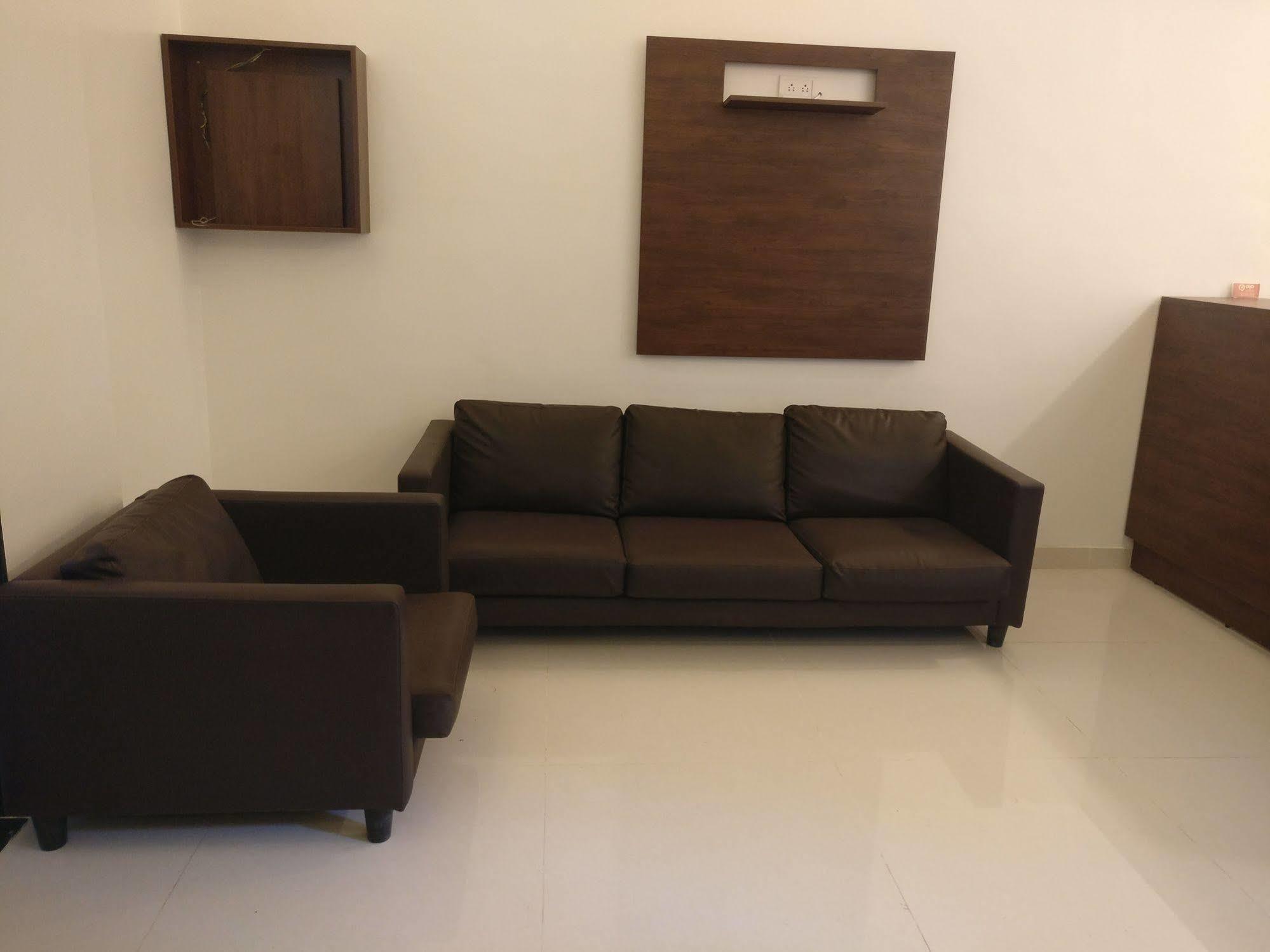 Oyo 1065 Hotel Hmr Royal Inn ปูเน่ ภายนอก รูปภาพ